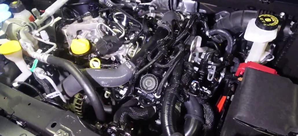 How to Clean and Conserve the Engine Bay Of Your Car